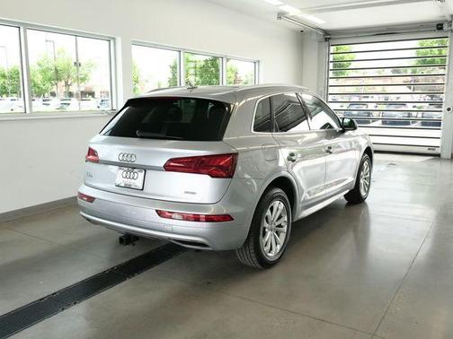 Florett Silver Metallic 2019 Audi Q5 2.0T Premium Plus