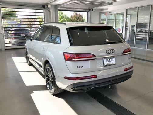 Vicuna Beige Metallic 2021 Audi Q7 55 Prestige