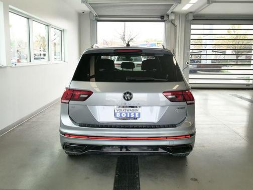 2024 Volkswagen Tiguan 2.0T SE R-Line Black
