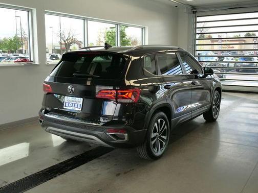 Deep Black Pearl Effect 2023 Volkswagen Taos 1.5T SEL
