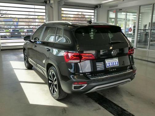 Deep Black Pearl Effect 2023 Volkswagen Taos 1.5T SEL