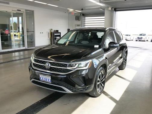 Deep Black Pearl Effect 2023 Volkswagen Taos 1.5T SEL