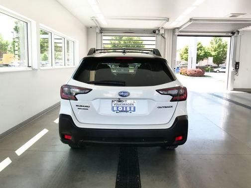 Crystal White Pearl 2023 Subaru Outback Onyx Edition