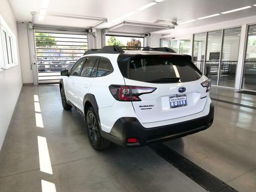 Crystal White Pearl 2023 Subaru Outback Onyx Edition