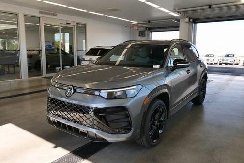 2025 Volkswagen Tiguan 2.0T SE R-Line Black