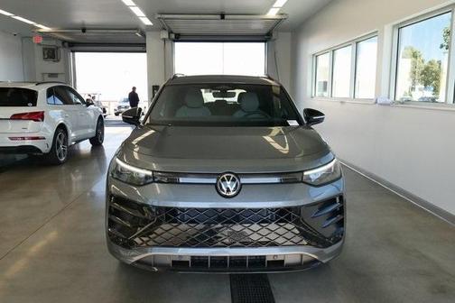 2025 Volkswagen Tiguan 2.0T SE R-Line Black