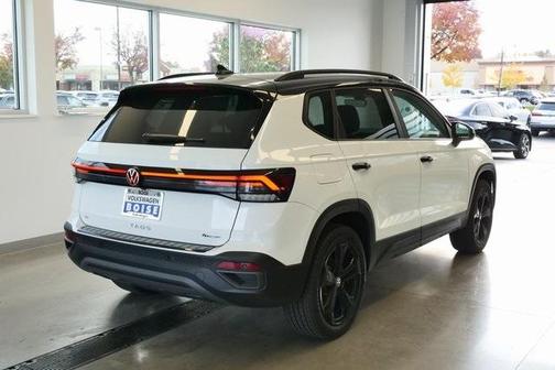 2025 Volkswagen Taos 1.5T SE Black