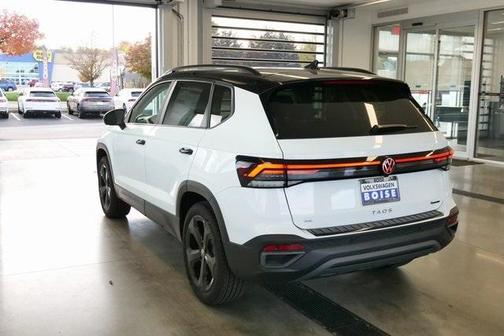 2025 Volkswagen Taos 1.5T SE Black