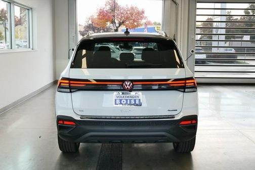 2025 Volkswagen Taos 1.5T SE Black