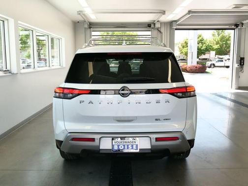Pearl 2025 Nissan Pathfinder SL