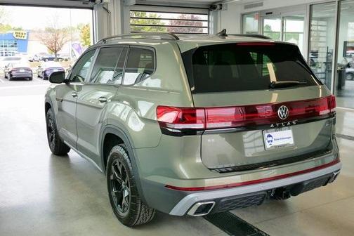 2025 Volkswagen Atlas 2.0T Peak Edition