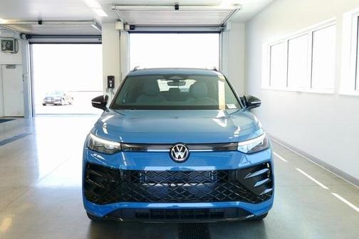 2025 Volkswagen Tiguan 2.0T SE R-Line Black