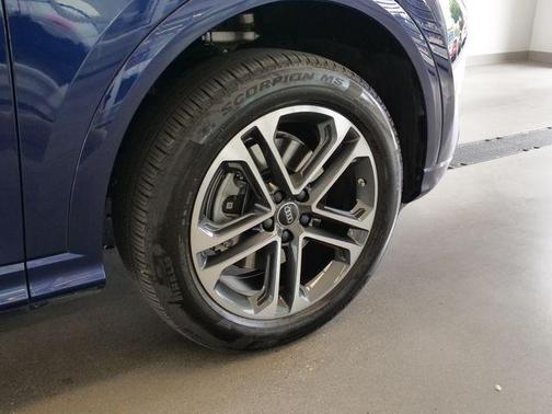 Navarra Blue Metallic 2025 Audi Q5 2.0T quattro Premium