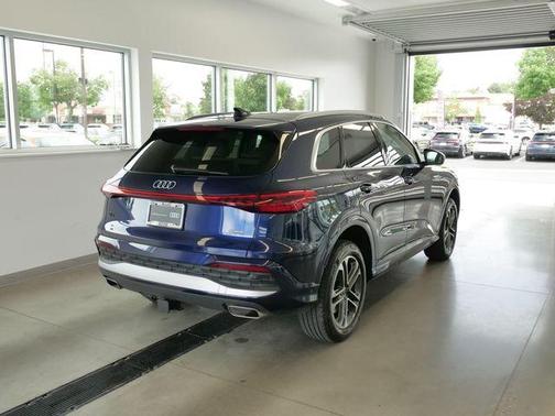 Navarra Blue Metallic 2025 Audi Q5 2.0T quattro Premium
