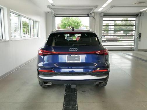 Navarra Blue Metallic 2025 Audi Q5 2.0T quattro Premium
