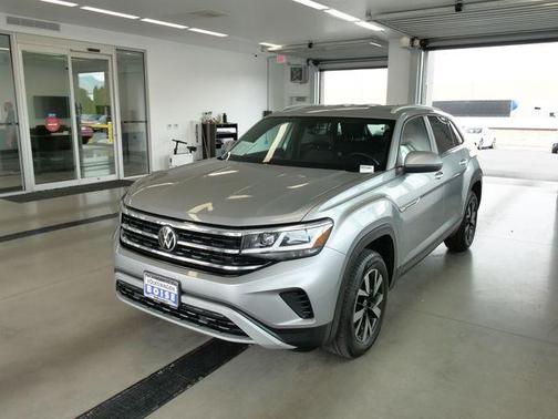 Pyrite Silver Metallic 2023 Volkswagen Atlas Cross Sport 2.0T SE