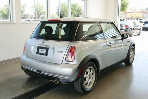 2005 MINI Cooper Base (M5)