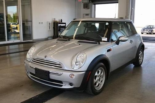 2005 MINI Cooper Base (M5)