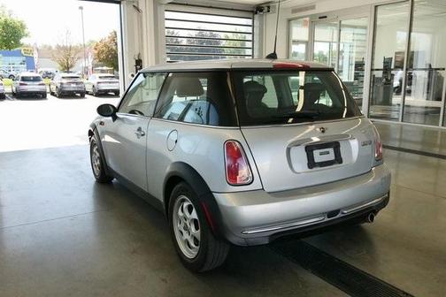 2005 MINI Cooper Base (M5)