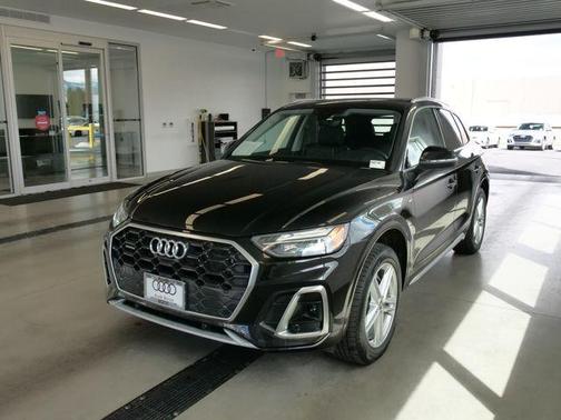 Mythos Black Metallic 2025 Audi Q5 55 S line quattro Premium