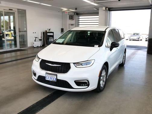 Bright White Clearcoat 2024 Chrysler Pacifica Touring-L