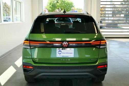 2025 Volkswagen Taos 1.5T SE Black