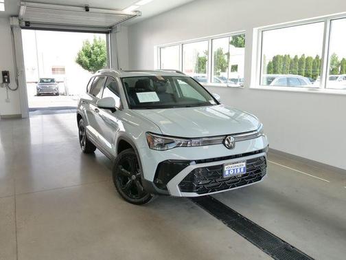 Alpine Grey 2025 Volkswagen Taos 1.5T SEL