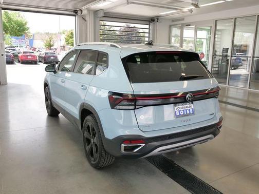 Alpine Grey 2025 Volkswagen Taos 1.5T SEL