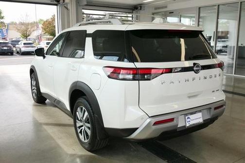 2024 Nissan Pathfinder SL