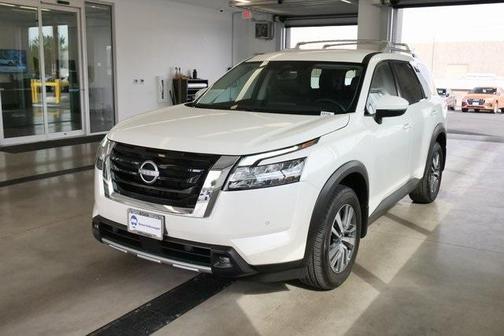 2024 Nissan Pathfinder SL