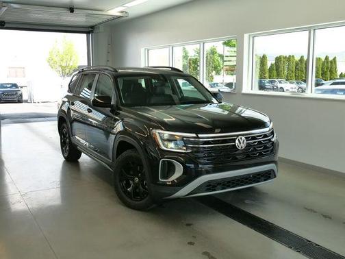 Deep Black Pearl Effect 2026 Volkswagen Atlas 2.0T Peak Edition