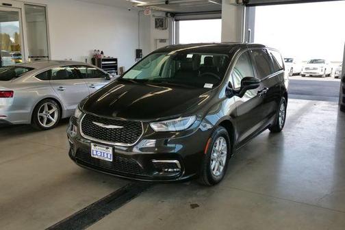 2023 Chrysler Pacifica Touring-L