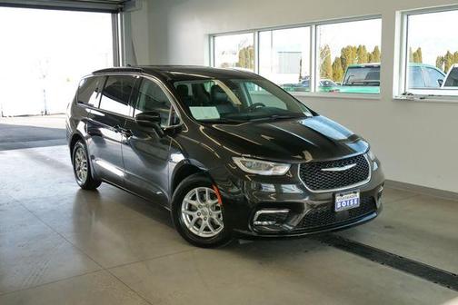 2023 Chrysler Pacifica Touring-L