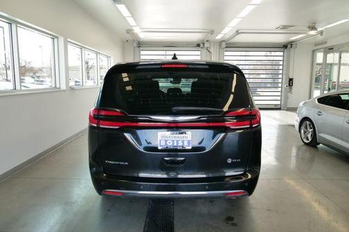 2023 Chrysler Pacifica Touring-L