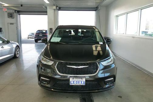 2023 Chrysler Pacifica Touring-L