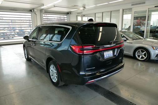2023 Chrysler Pacifica Touring-L