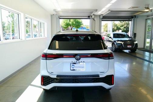 2025 Volkswagen Tiguan 2.0T SE R-Line Black