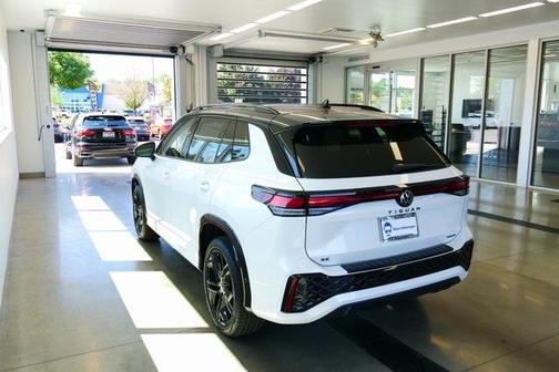 2025 Volkswagen Tiguan 2.0T SE R-Line Black