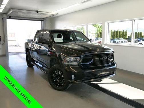 Brilliant Black Crystal Pearlcoat 2018 RAM 1500 Sport