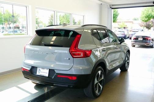 2024 Volvo XC40 B5 Plus Dark Theme