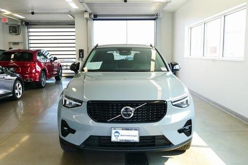 2024 Volvo XC40 B5 Plus Dark Theme