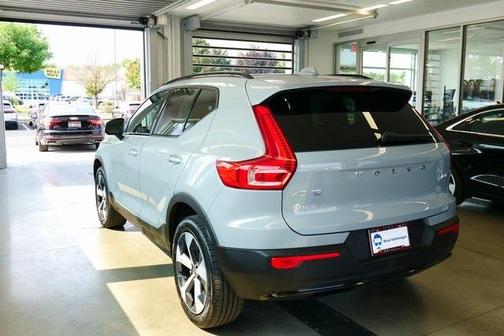2024 Volvo XC40 B5 Plus Dark Theme