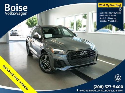 Daytona Gray Pearl Effect 2023 Audi Q5 e 55 S line quattro Premium