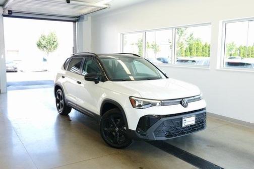 2025 Volkswagen Taos 1.5T SE Black