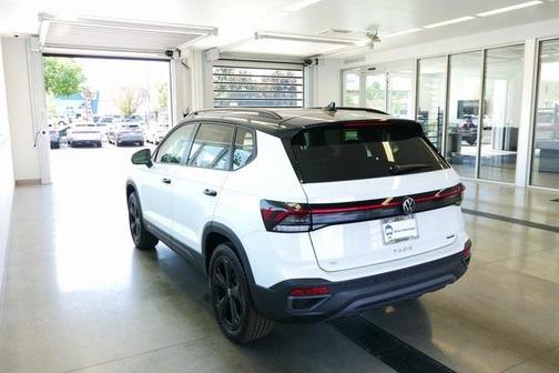 2025 Volkswagen Taos 1.5T SE Black