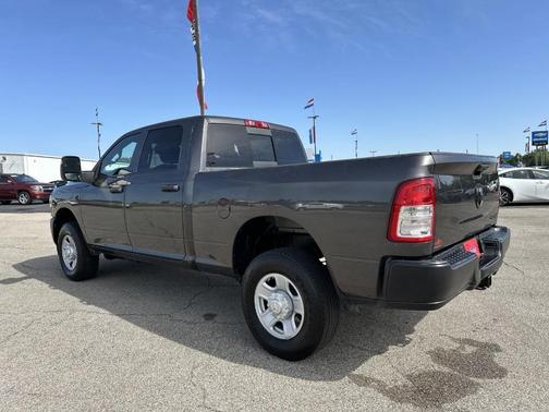 2023 RAM 3500 Tradesman Crew Cab 4x4 6'4' Box