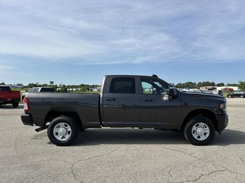 2023 RAM 3500 Tradesman Crew Cab 4x4 6'4' Box