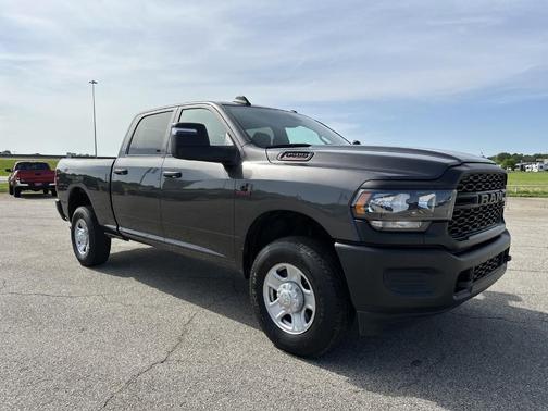 2023 RAM 3500 Tradesman Crew Cab 4x4 6'4' Box