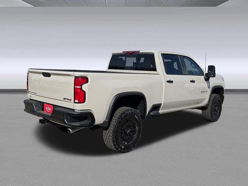 White Sands 2026 Chevrolet Silverado 2500 Crew Cab, Standard Bed, XR2, 4WD