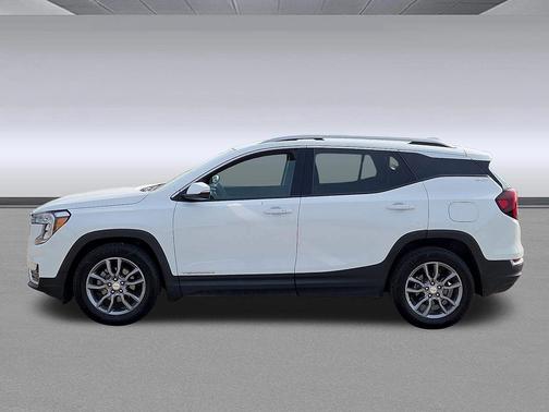 White 2024 GMC Terrain SLT